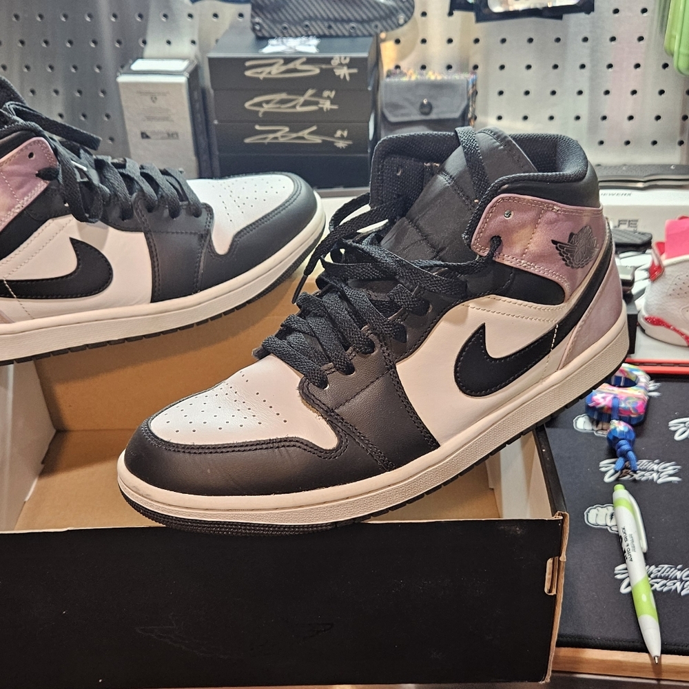 Air jordan 1 mud se black/ bleached coral